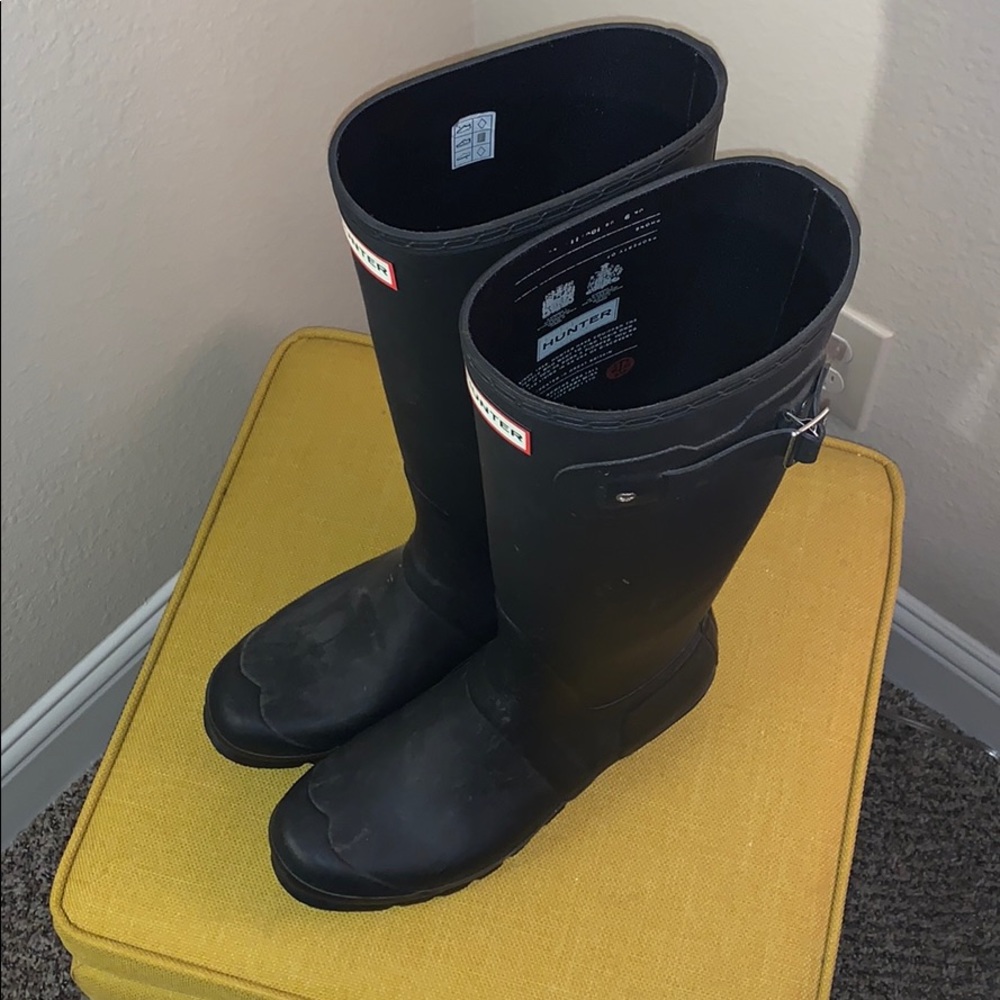 Black (authentic) Hunter rain boots